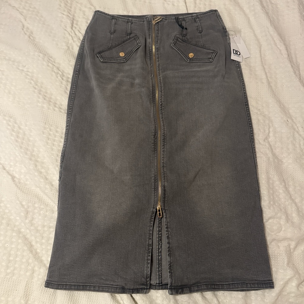 Stylish Gray Pencil Skirt with Gold Accents